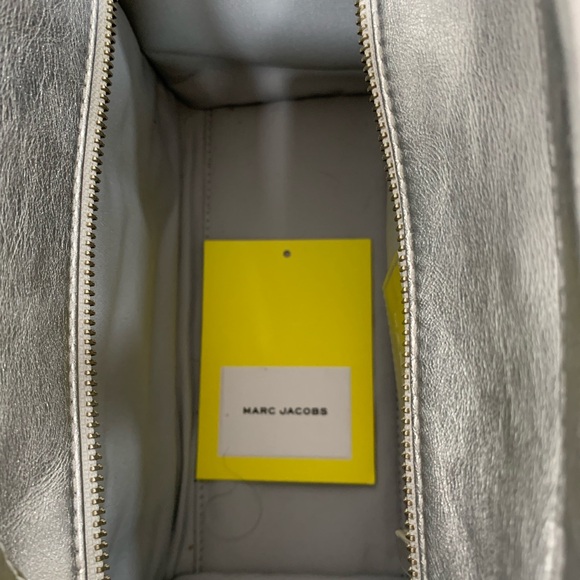 Marc Jacobs Silver Crossbody Bag - Picture 7 of 8